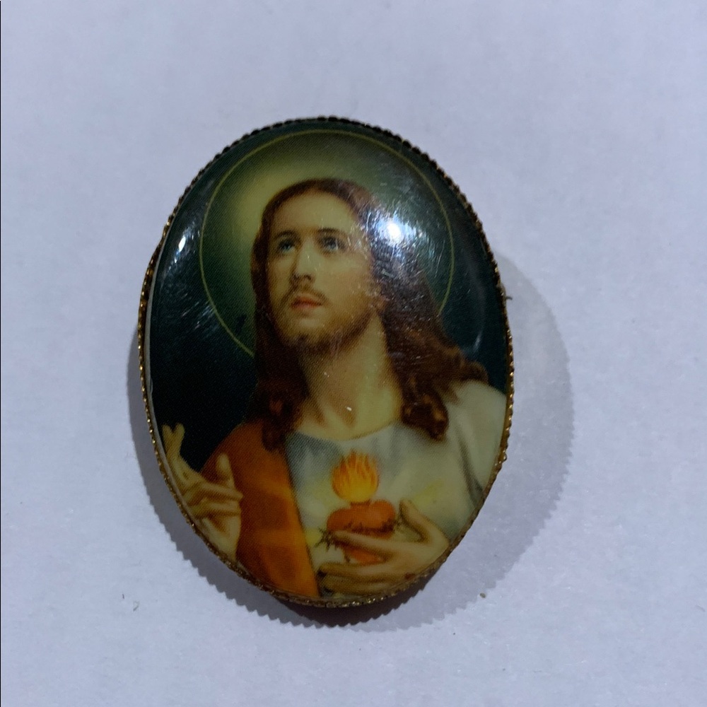 Vintage Jesus sacred heart on porcelain bisque w brass tone border 2” brooch pin